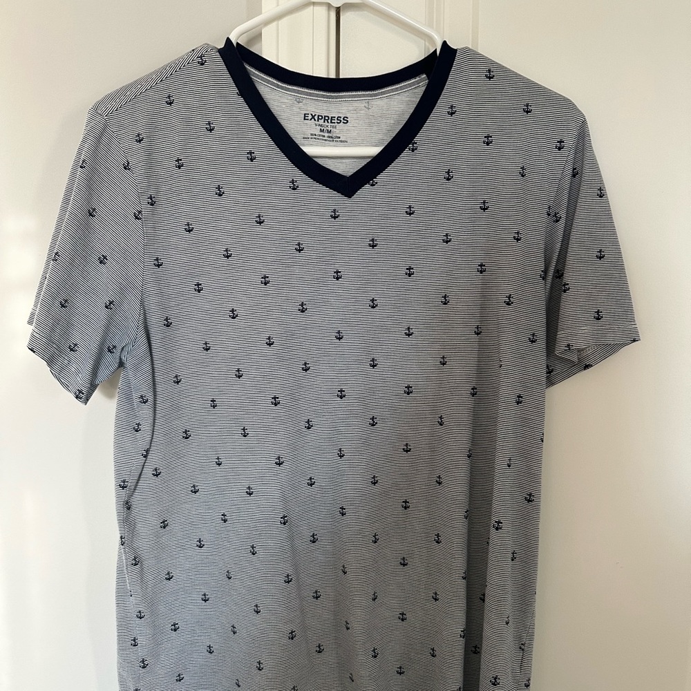 Express Men’s Anchor Print v-neck t-shirt